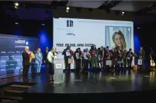 prof. dr hab. Anna Żaczek podczas wręczenia nagrody