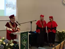 Rektora UG przemawia podczas uroczystości wręczenia tytułu