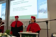 Prof. Ewa Łojkowska przemawia podczas uroczystości