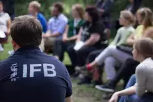 f