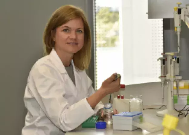 dr Ewelina Król otrzymała stypendium L’Oréal Polska