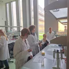 Młodzież na wydarzeniu Biotech Week 2025